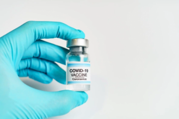 Vacina contra a Covid-19: pessoas com 67 anos receberão a segunda dose 