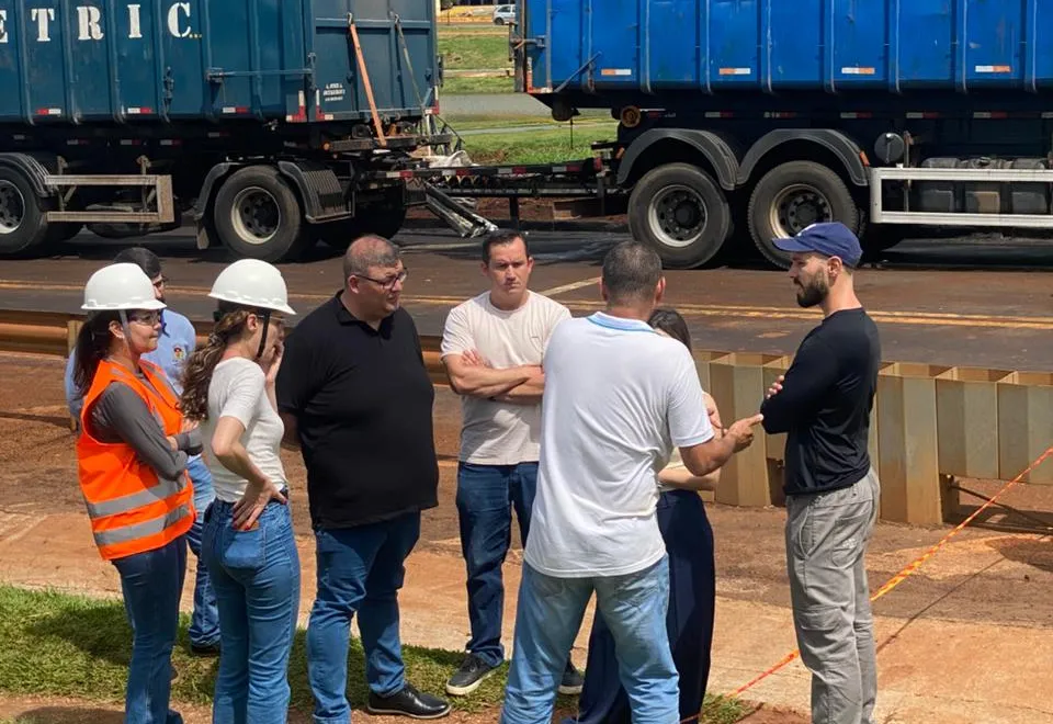 Acidente Ambiental: Prefeitura Acompanha Vazamento de Fertilizante e Contaminação de Ribeirão